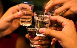 Quốc tửu “sa sút” kể câu chuyện gì về nền kinh tế lớn thứ 2 thế giới?