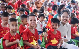 Dự kiến đưa Tiếng Anh trở thành môn bắt buộc từ lớp 1