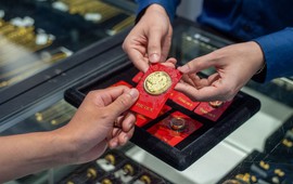 Giá vàng sáng nay: Vàng miếng đi ngang, vàng nhẫn có nơi bán gần 150 triệu đồng/lượng
