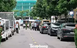 Nóng: Khám xét nơi ở của Huấn Hoa Hồng