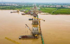 Cầu Hồng Hà dần thành hình sau 8 tháng, 34 mũi thi công chạy đua tiến độ