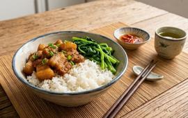 Tưởng ăn cơm buổi sáng sẽ 'nặng bụng', chuyên gia dinh dưỡng nói điều bất ngờ