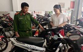 Công an kiểm tra loạt các quán karaoke, tiệm cầm đồ...