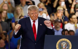 Tổng thống Trump hứa tặng 5.000 USD cho mỗi người Mỹ nếu đảng Cộng hòa thắng cử