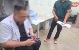 Vụ kẹp tiền để được xạ trị sớm: Bệnh viện E đình chỉ toàn bộ cán bộ liên quan