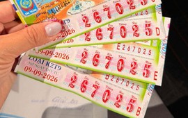 2 nữ công nhân mỗi người nhận 4 tỷ đồng tiền mặt