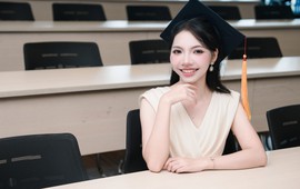 Từ cô bé mê đọc sách đến nữ thủ khoa ngành GPA 4.0 tại Đại học Kinh tế Quốc dân