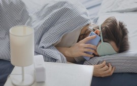 Nghề "dỗ người lạ ngủ" qua điện thoại: Gói dịch vụ 100 triệu đồng/tháng, một nhánh đang nóng của kinh tế bầu bạn