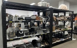 Đột kích một kho ngầm, phát hiện 7.369 túi, ví, nước hoa giả hàng hiệu Chanel, Louis Vuitton trị giá 167 tỷ đồng