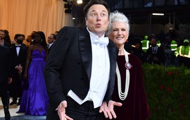 Mẹ Elon Musk tiết lộ con trai muốn sống trong một thành phố trên sao Hỏa