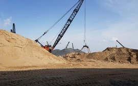 ‘Chi phí san lấp tại Hà Nội tăng gấp 3 lần, TP.HCM không có cát để san lấp’