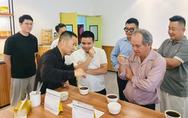 Sau khi công bố tham vọng lãi 10.000 tỷ đồng, bầu Đức đã bay sang Trung Quốc để làm một việc