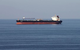Dầu Brent tiến sát mốc 99 USD/thùng giữa "chảo lửa" Trung Đông