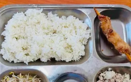 Hà Nội: Bữa ăn bán trú của học sinh lèo tèo, lãnh đạo xã nói gì?