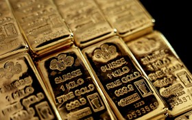 Giá vàng cuối ngày 20/1 vượt đỉnh 4.700 USD