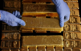 Vàng quốc tế "hạ nhiệt" sau đỉnh 5.000 USD, vàng trong nước lại tăng