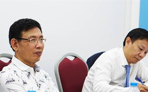 Sếp FPT: “Lợi ích Uber mang lại lớn hơn taxi truyền thống” Sếp FPT: “Lợi ích Uber mang lại lớn hơn taxi truyền thống”