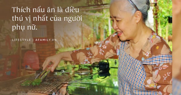 Kênh nấu ăn của Nghệ nhân ẩm thực Nguyễn Dzoãn Cẩm Vân đã có nút bạc YouTube, bồi hồi nghe lại chất giọng của cô mới thấy thân thương lạ kỳ