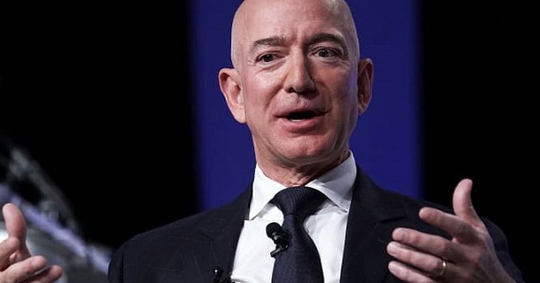 5 bài học để đời về thành công của Jeff Bezos sau 27 năm gắn bó với Amazon