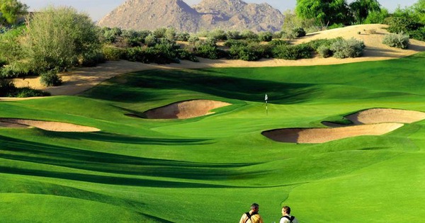 Thêm một câu lạc bộ golf tẩy chay golfer đánh caddie bất tỉnh