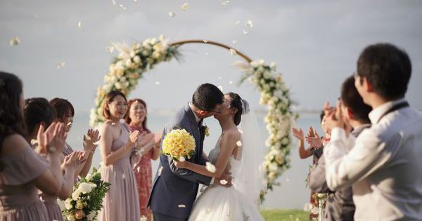 新娘邀請17位親友到巴厘島參加婚禮