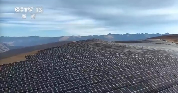 Trung Quốc phá kỷ lục thế giới của chính mình, đưa công nghệ lên tầm cao mới: Bê 170.000 tấm pin năng lượng mặt trời với công suất 100 MW lên núi cao 5.228 mét, cung cấp điện được cả ngày lẫn đêm