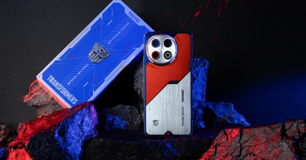 Điện thoại siêu ngầu phiên bản Transformers, giá hơn 5 triệu