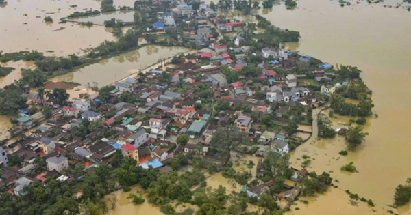 Nước sông Bùi vượt báo động 3, nhiều xã ngoại thành Hà Nội chìm trong biển nước