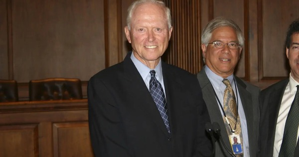 Chuyện ít người biết về người đứng sau "chính phủ đóng cửa” tại Mỹ 45 năm trước