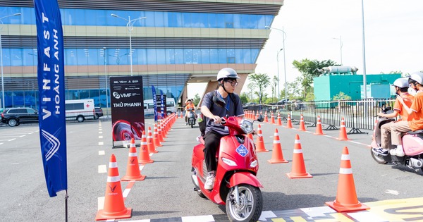 Lợi thế bất ngờ khi thuyết phục sinh viên chuyển từ xe xăng sang xe điện: là một thói quen di chuyển khi còn học cấp 3!