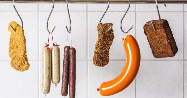 Chuyện lạ: Châu Âu yêu cầu xúc xích, bánh burger phải có thịt