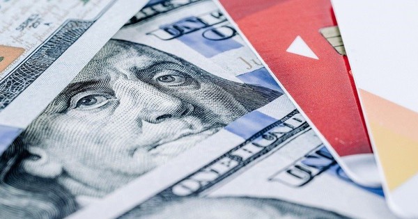 Sản sinh ra Paypal, Apple Pay nhưng hệ thống thanh toán lỗi thời khiến người Mỹ phải dùng phương thức 300 năm tuổi để mua một cái bánh rán