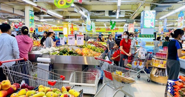 Tài chính tuần qua: Khoảng 78% dư nợ tín dụng hỗ trợ sản xuất kinh doanh, hỗ trợ miễn - giảm thuế cho người dân và doanh nghiệp thiệt hại do bão lũ