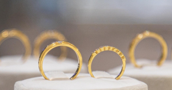 Giá vàng hôm nay 13/10: Vượt xa mốc 4.000 USD/ounce