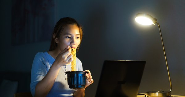 Để bụng đói đi ngủ hay ăn đêm có hại hơn? Chuyên gia chỉ ra sự thật khiến nhiều người phải thay đổi thói quen