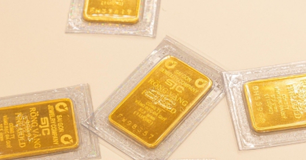 Giá vàng gần 144 triệu đồng/lượng, chuyên gia cảnh báo không nên "lướt sóng"