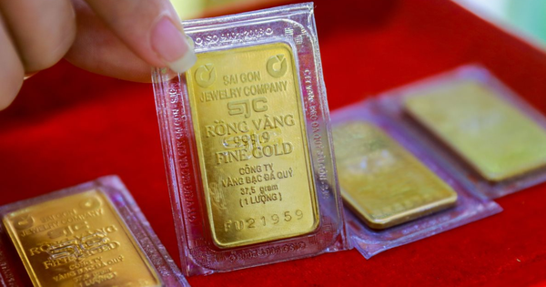 Giá vàng trong nước bật tăng mạnh, vàng SJC tiến sát 144 triệu đồng/lượng