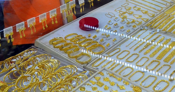 Giá vàng hôm nay, 14-10: Tiếp tục lao lên
