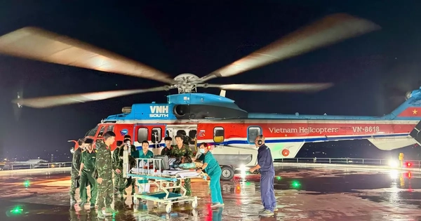 Trực thăng xuyên đêm đưa bệnh nhân nhồi máu cơ tim từ Trường Sa về TPHCM cấp cứu