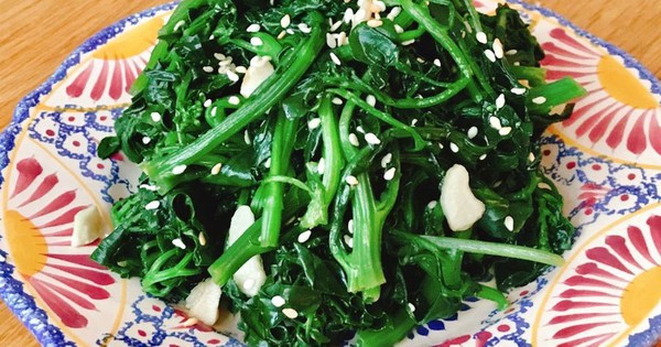 Loại rau tốt bậc nhất thế giới, có thể chống ung thư: Người Anh chỉ dùng trang trí, người Việt nấu đủ món