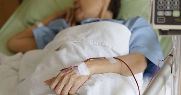 Người phụ nữ 20 tuổi bị viêm thận vì làm việc giới trẻ ưa thích