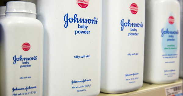 3000 người kiện Johnson & Johnson vì phấn rôm cho trẻ em gây ung thư