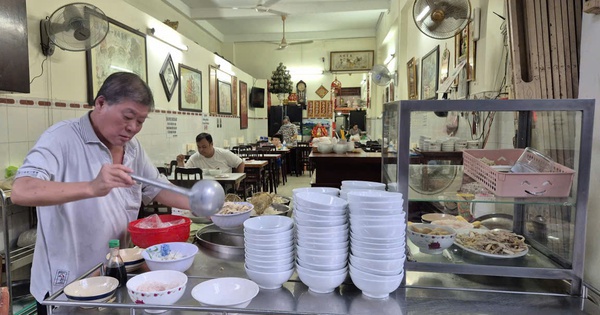 Hơn 50.000 quán cà phê, cửa hàng ăn uống đã đóng cửa: Làm gì để tồn tại?