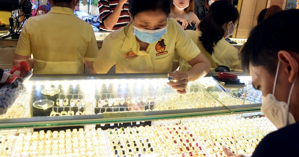 Giá vàng hôm nay 19-10: Lao dốc cuối tuần, vẫn ...