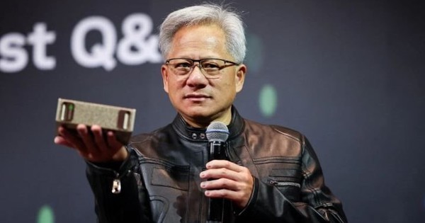 CEO Nvidia tiết lộ "sốc": Thị phần chip AI tại Trung Quốc rơi từ 95% xuống còn 0%