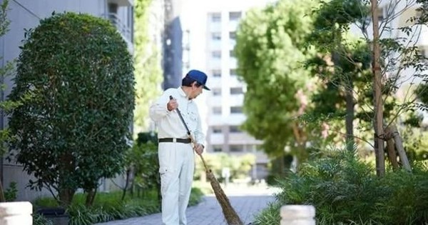 Triệu phú BĐS U60 vẫn đi làm lao công 3 ngày/tuần: Lý do đằng sau gây bất ngờ!