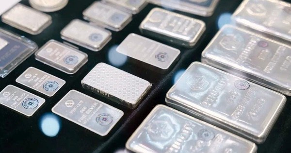 Chuyên gia cảnh báo: giá bạc đang tiềm ẩn nguy cơ điều chỉnh sâu, nhà đầu tư cần tỉnh táo