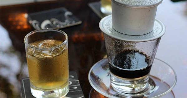 Tin vui cho người uống vài cốc cà phê, trà mỗi ngày