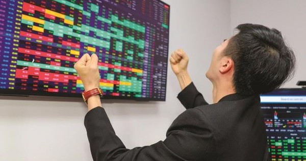 Một cổ phiếu trên HOSE "bốc đầu" kịch trần 4 phiên liên tiếp sau khi báo lãi quý 3 tăng vọt 5.800%