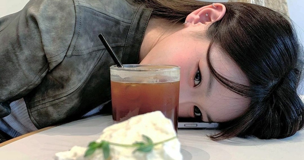 5 thực phẩm ăn càng nhiều tinh thần càng mệt mỏi, thậm chí tăng nguy cơ trầm cảm: Toàn món chị em "mê tít"